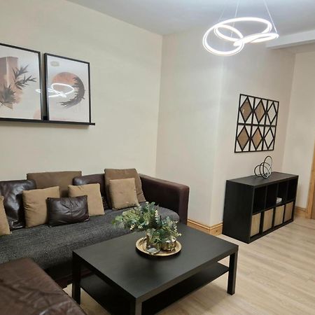 Rooms In Manchester 6 Minutes Drive To Victoria Station Екстер'єр фото