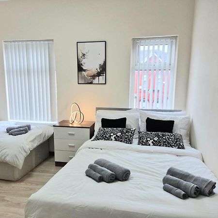 Rooms In Manchester 6 Minutes Drive To Victoria Station Екстер'єр фото