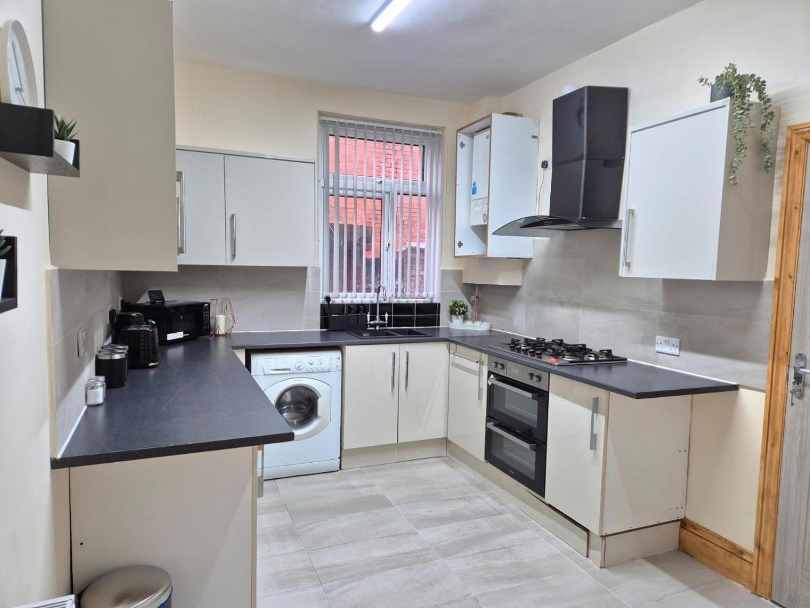 Rooms In Manchester 6 Minutes Drive To Victoria Station Екстер'єр фото