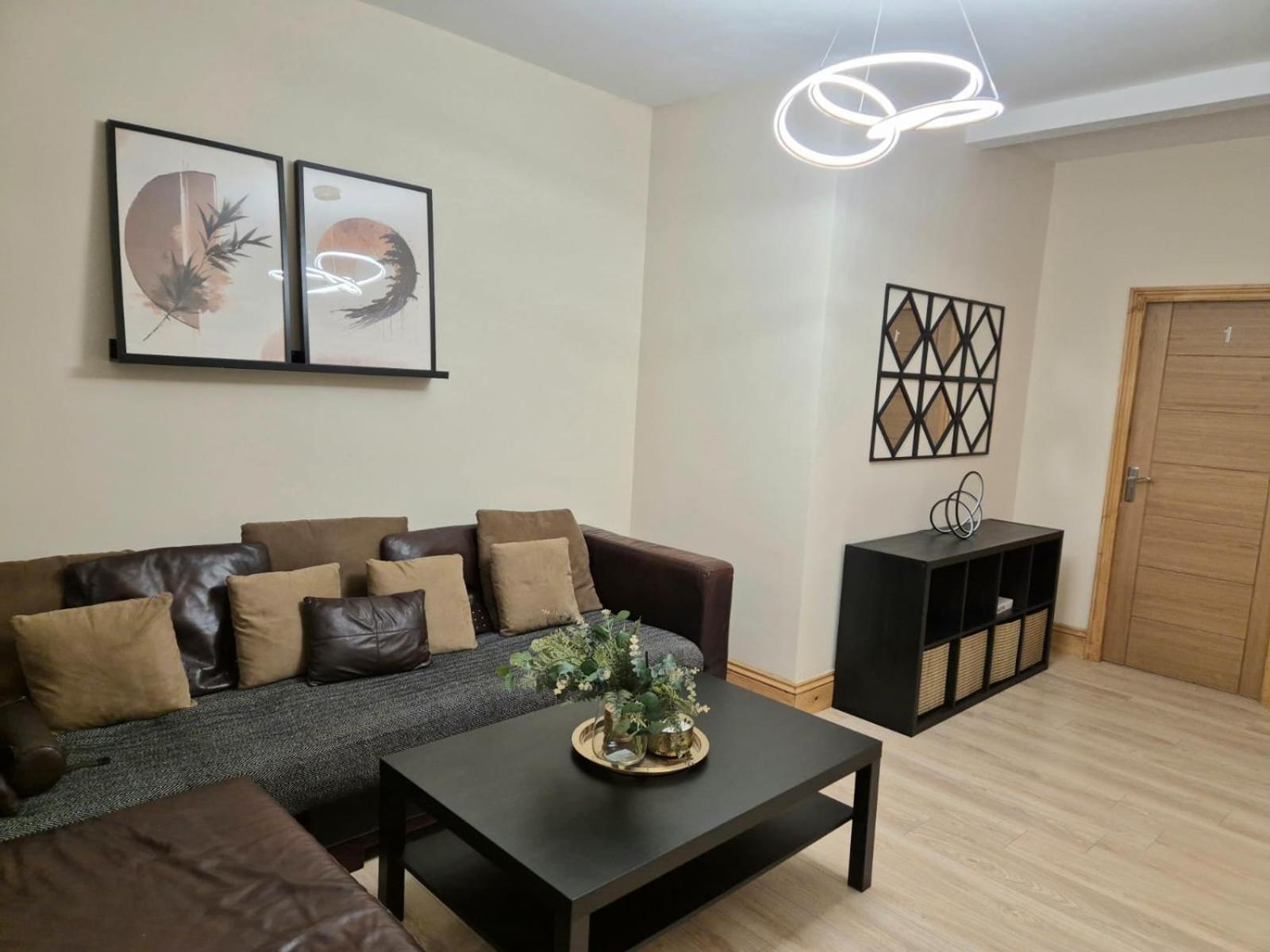 Rooms In Manchester 6 Minutes Drive To Victoria Station Екстер'єр фото