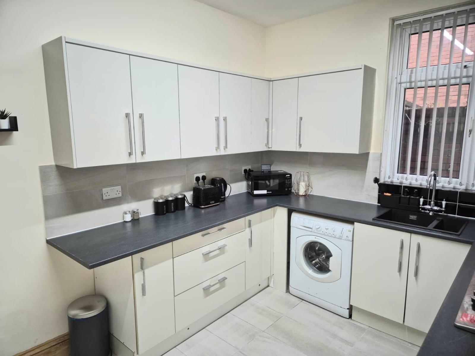 Rooms In Manchester 6 Minutes Drive To Victoria Station Екстер'єр фото