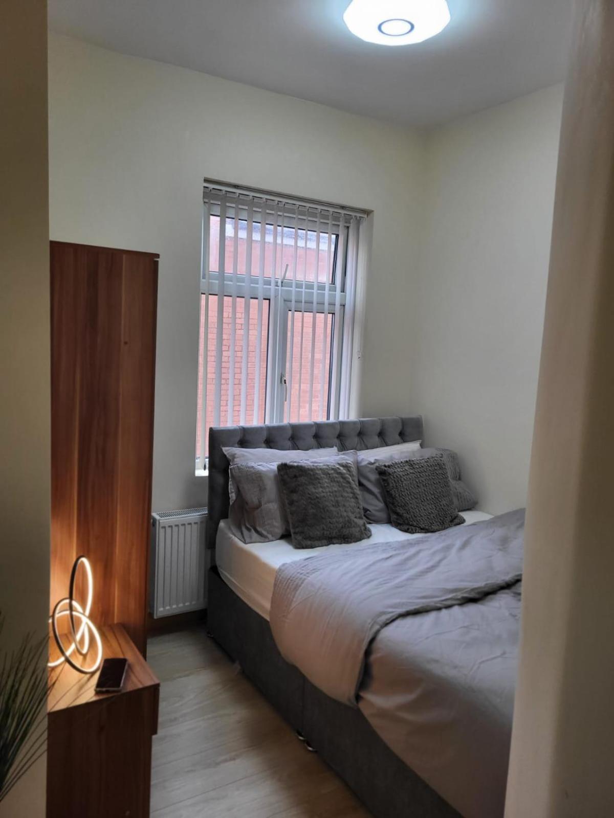 Rooms In Manchester 6 Minutes Drive To Victoria Station Екстер'єр фото