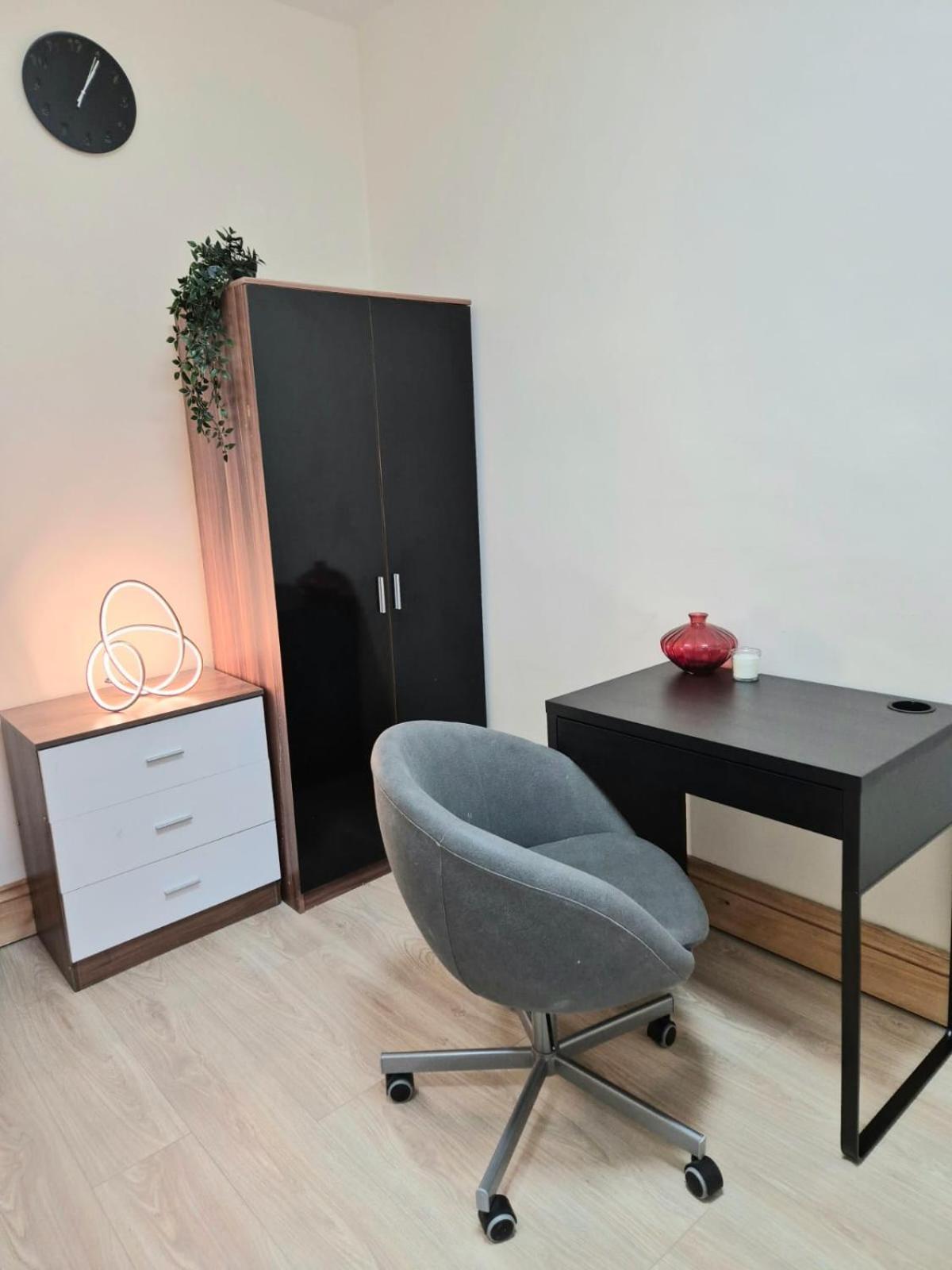 Rooms In Manchester 6 Minutes Drive To Victoria Station Екстер'єр фото
