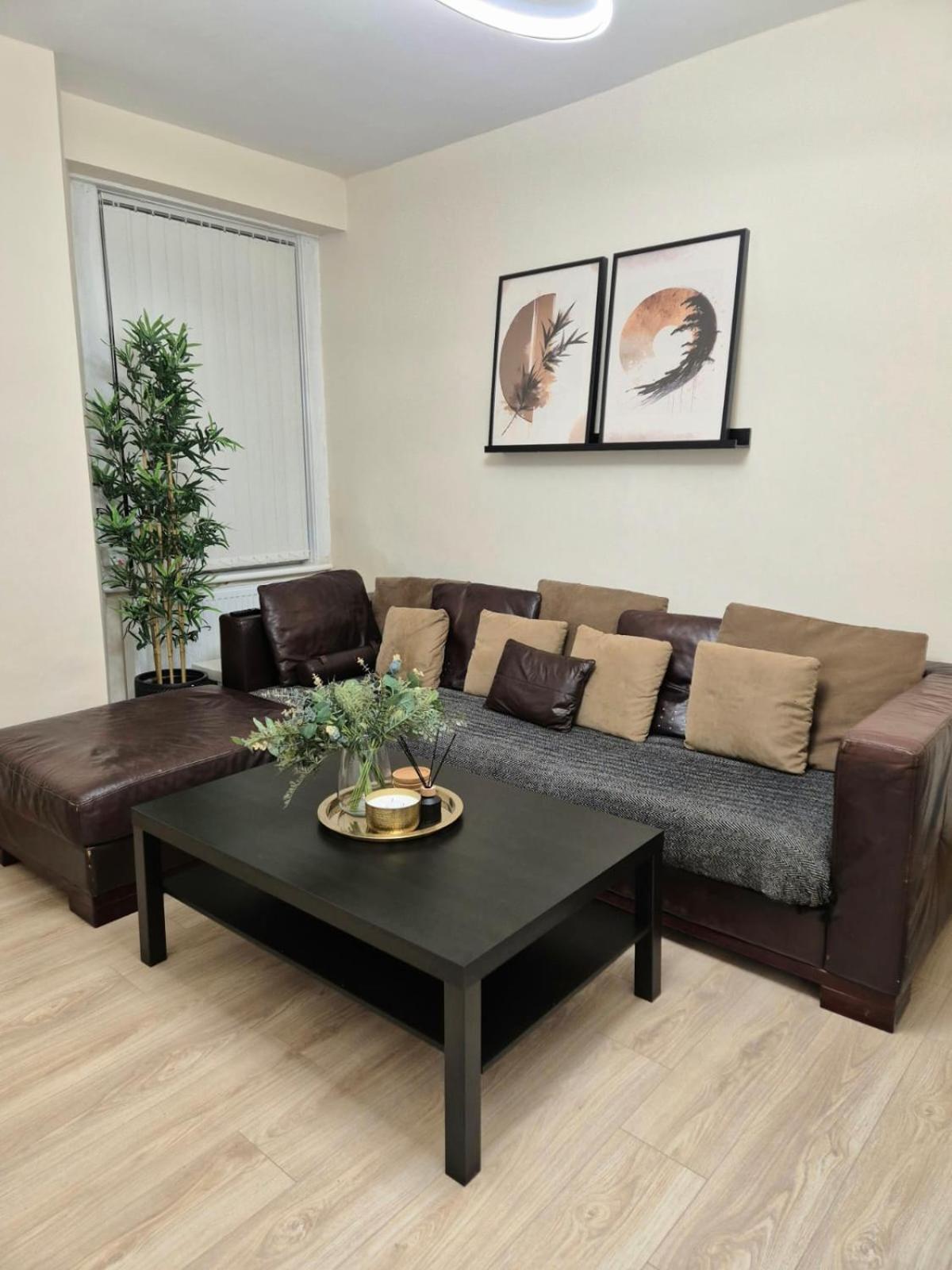 Rooms In Manchester 6 Minutes Drive To Victoria Station Екстер'єр фото