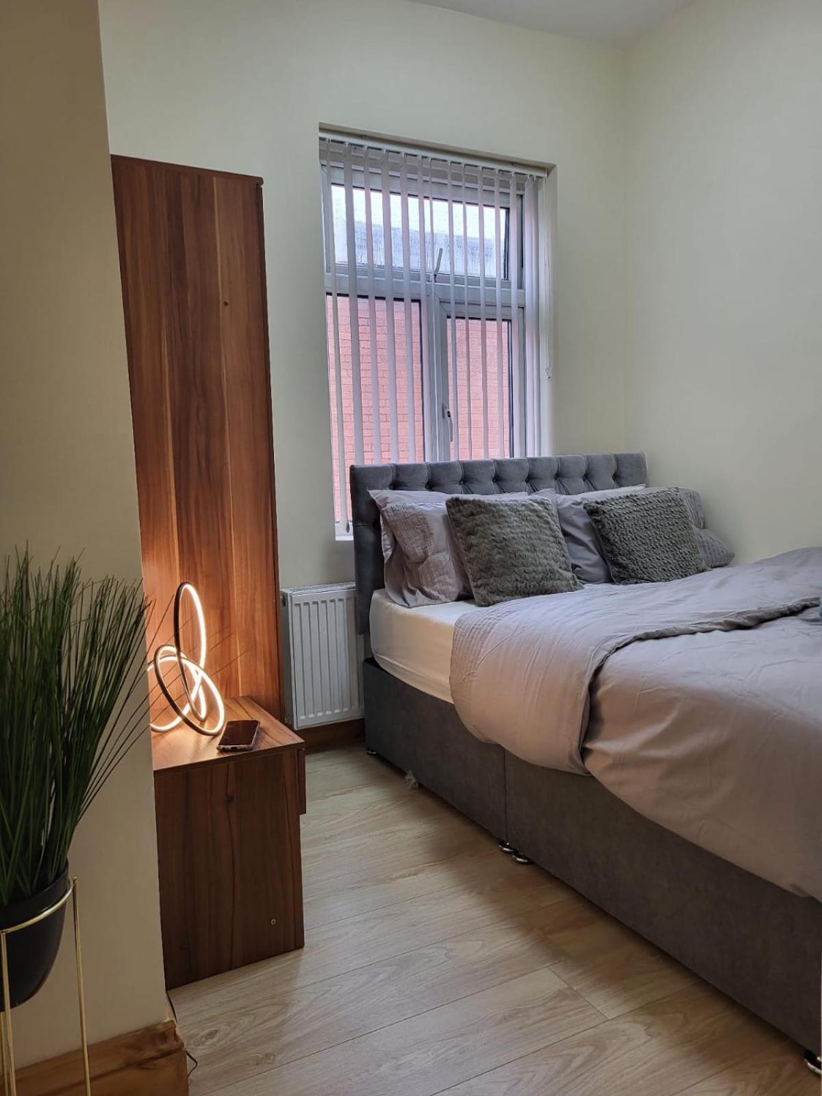 Rooms In Manchester 6 Minutes Drive To Victoria Station Екстер'єр фото