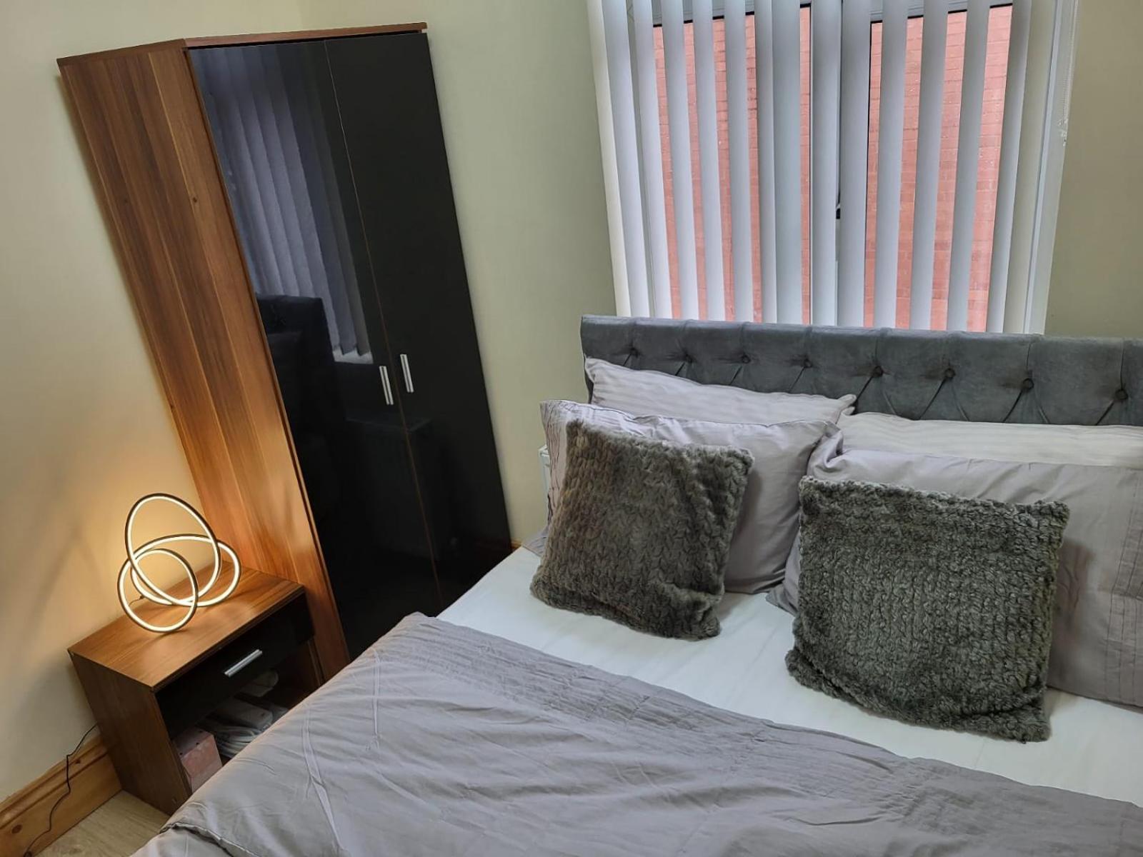 Rooms In Manchester 6 Minutes Drive To Victoria Station Номер фото