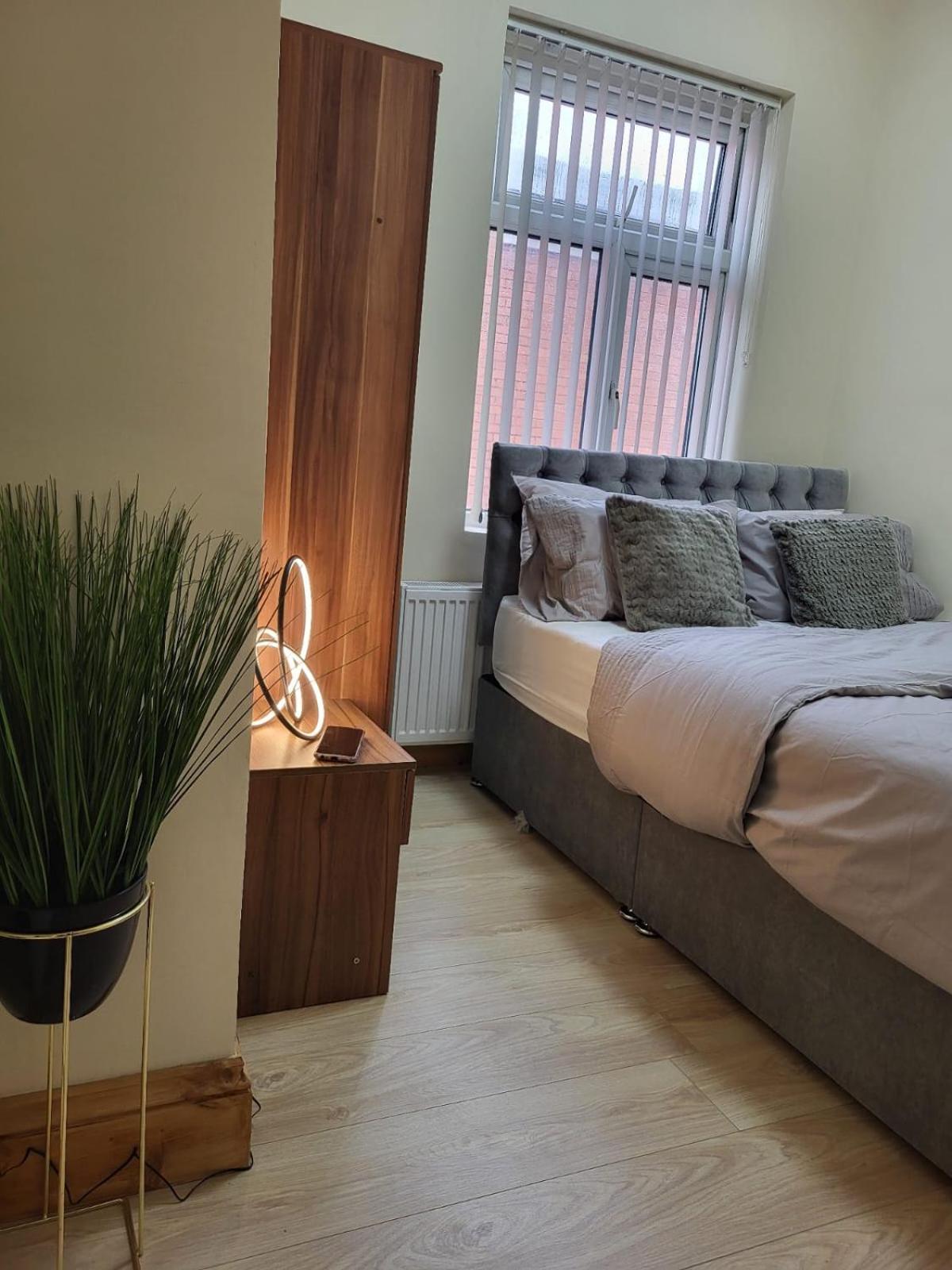 Rooms In Manchester 6 Minutes Drive To Victoria Station Номер фото