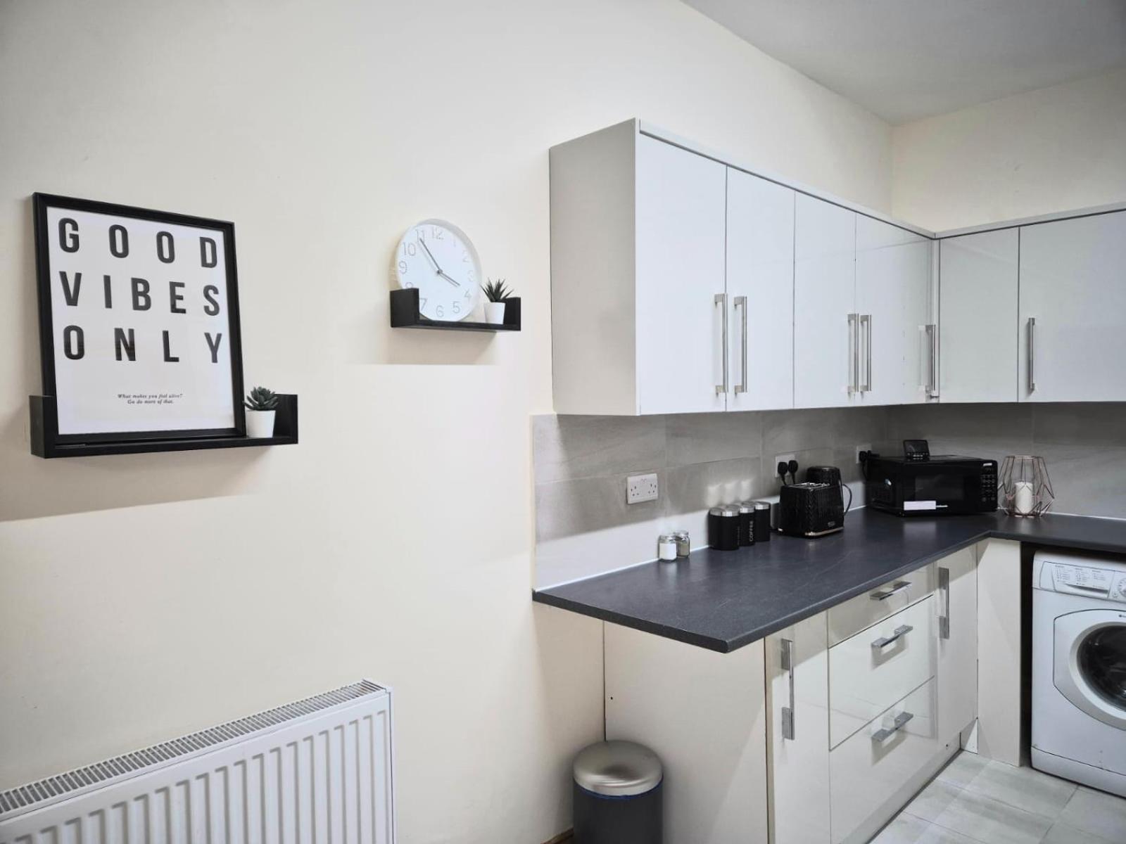 Rooms In Manchester 6 Minutes Drive To Victoria Station Екстер'єр фото