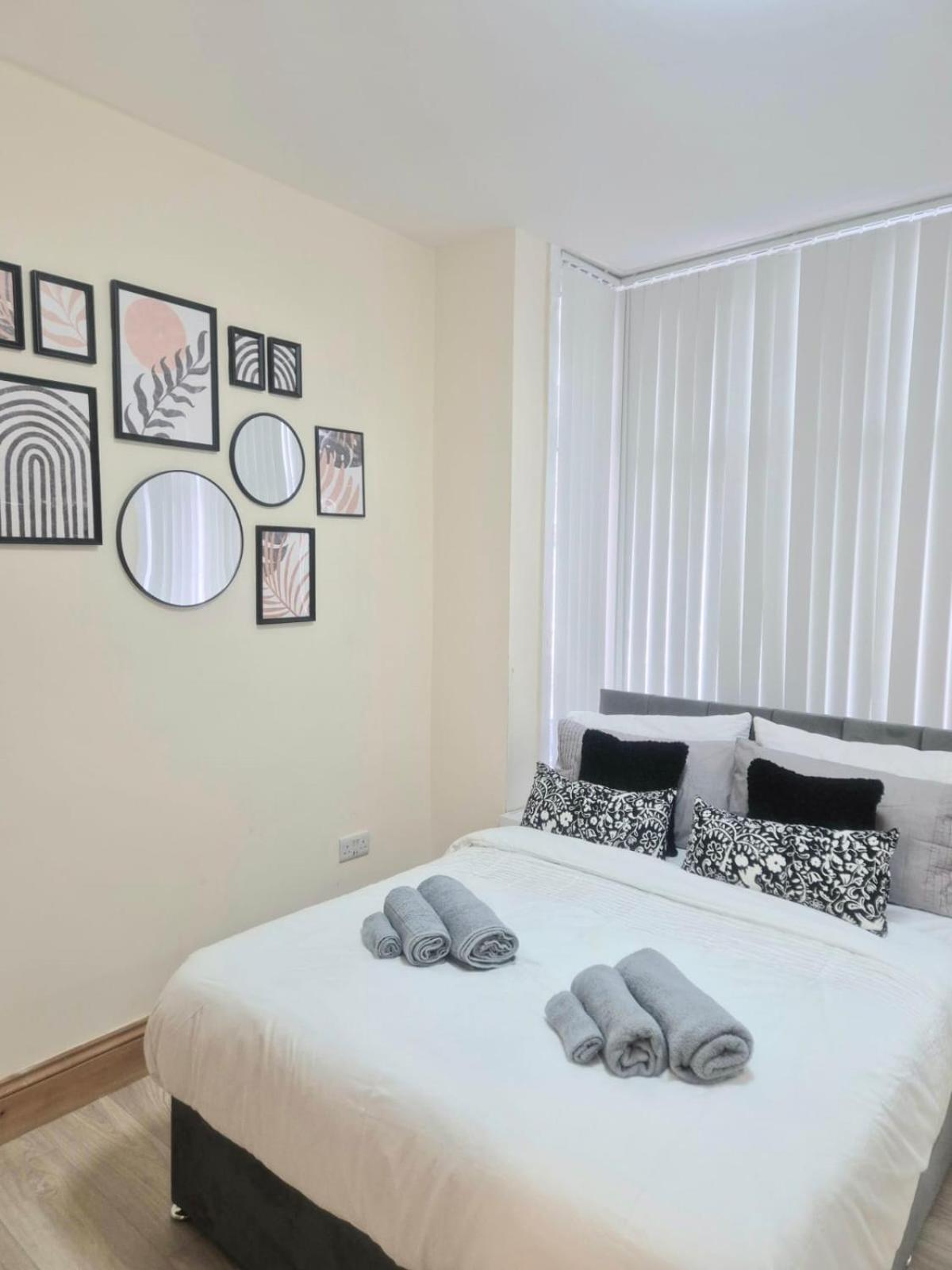Rooms In Manchester 6 Minutes Drive To Victoria Station Екстер'єр фото