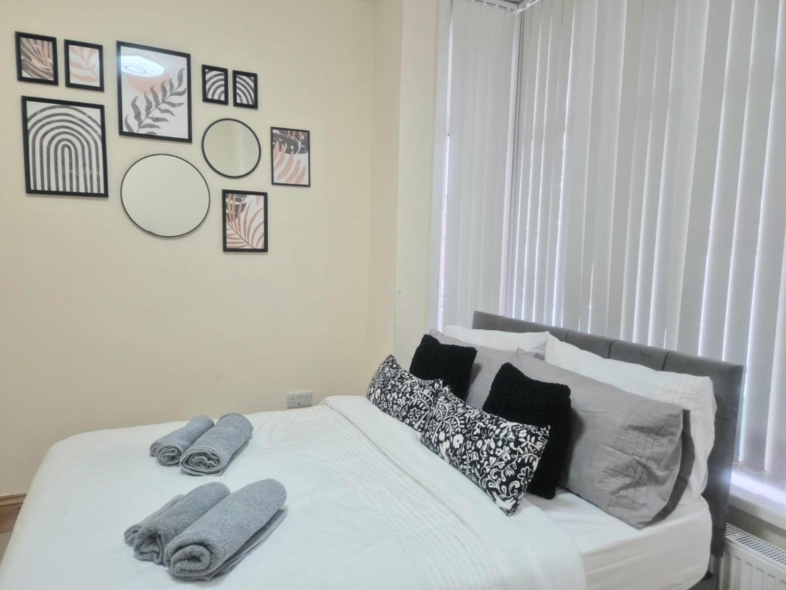 Rooms In Manchester 6 Minutes Drive To Victoria Station Екстер'єр фото